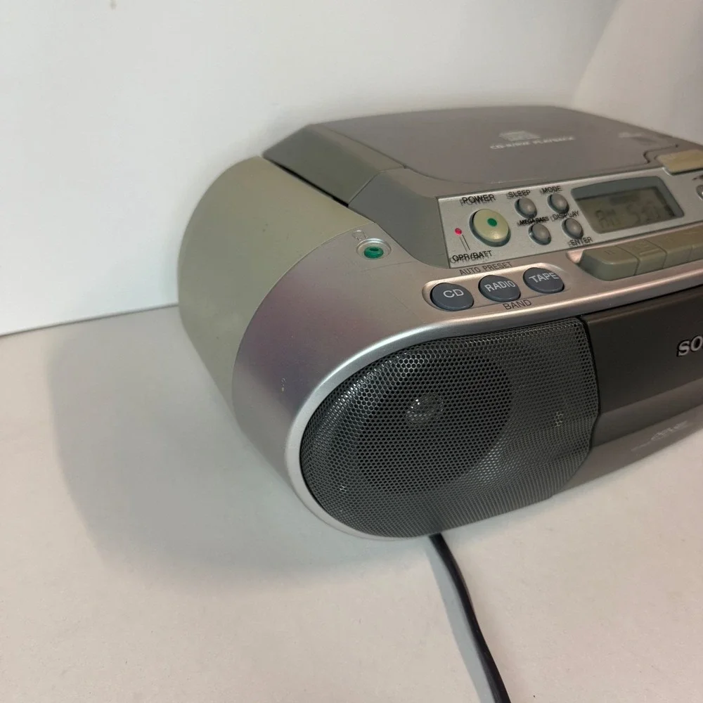 Sony CFD-S01 CD Radio‎ Cassette-Corder Silver Portable Boombox Mega Bass AM/FM